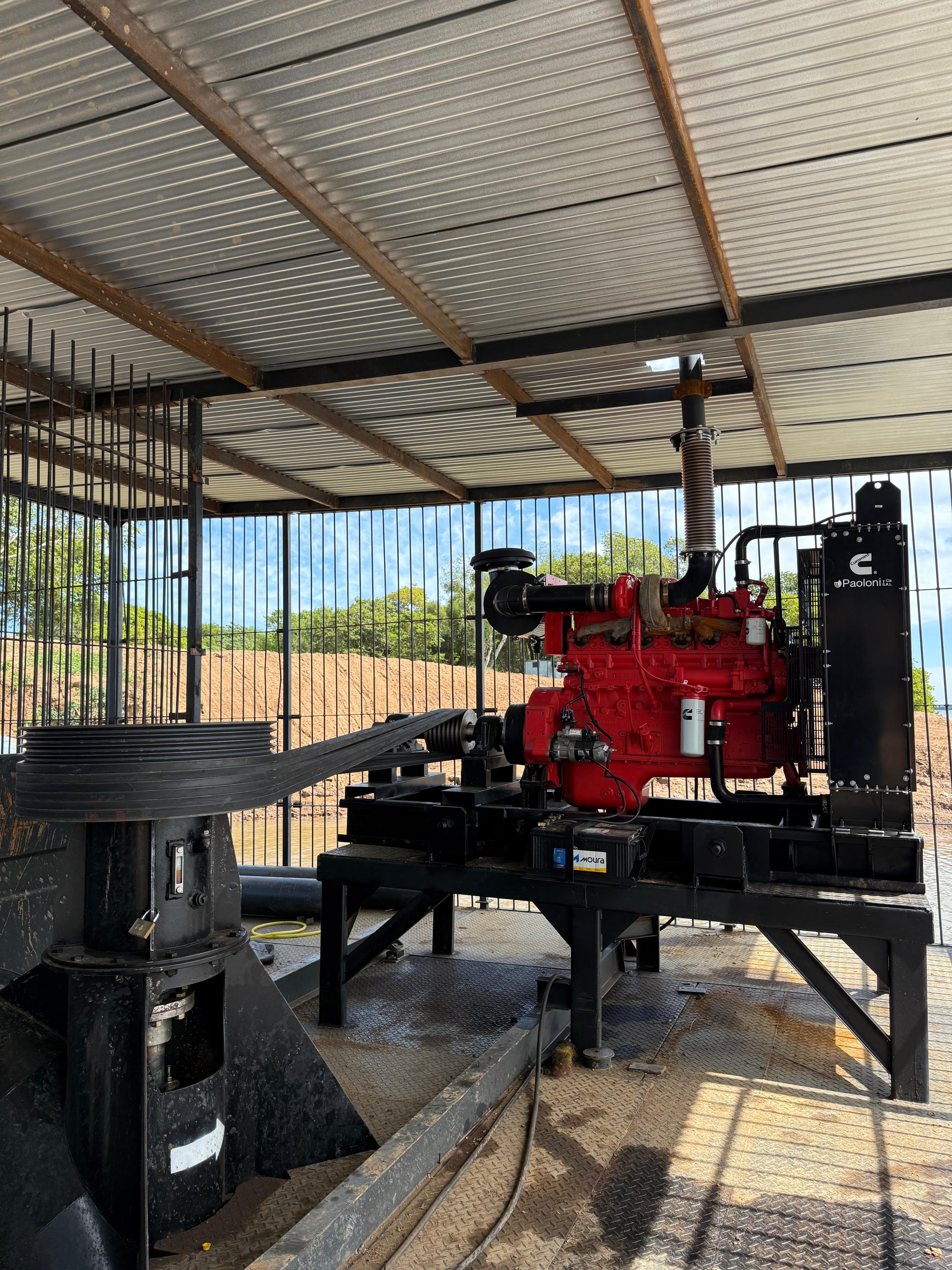Equipo de riego Cummins instalado en campo